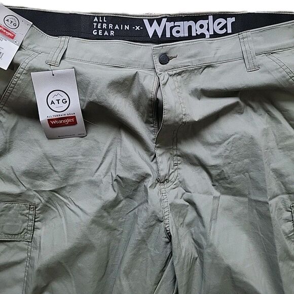 2 PAIRS Wrangler ATG Men’s Performance Utility Cargo Shorts 9” Inseam Waist 42 - Picture 11 of 12